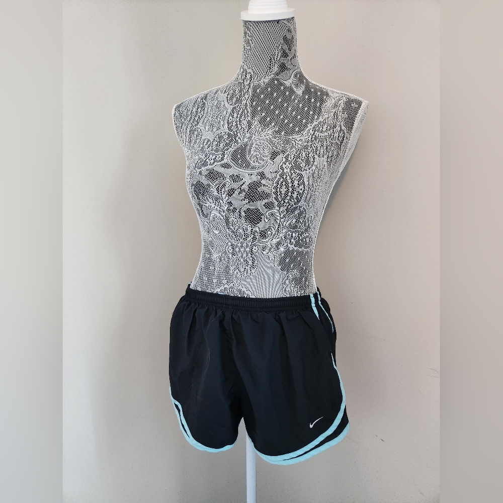 Nike Shorts - Picture 5 of 9